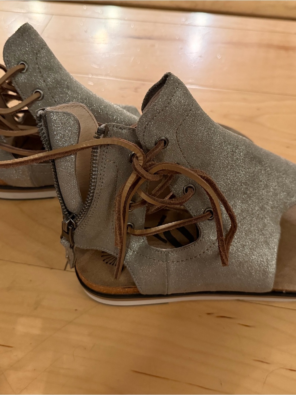 OTBT Locate Women’s Silver Lace-Up Open-Side Sandal Size 9.5 NWOT